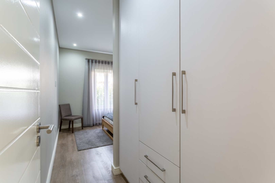 To Let 5 Bedroom Property for Rent in Val De Vie Estate Western Cape